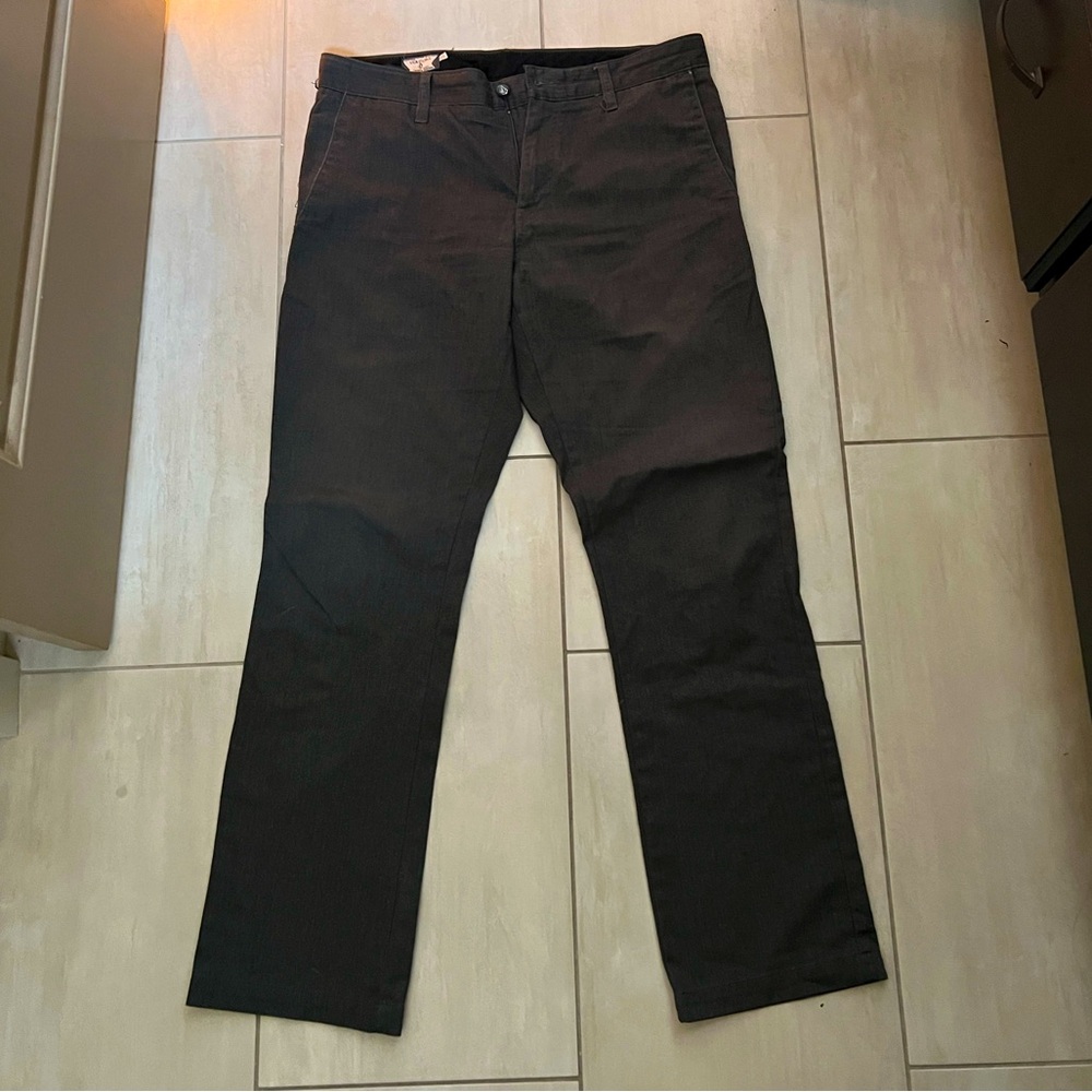 Volcom Men's black Flat Front size 33,